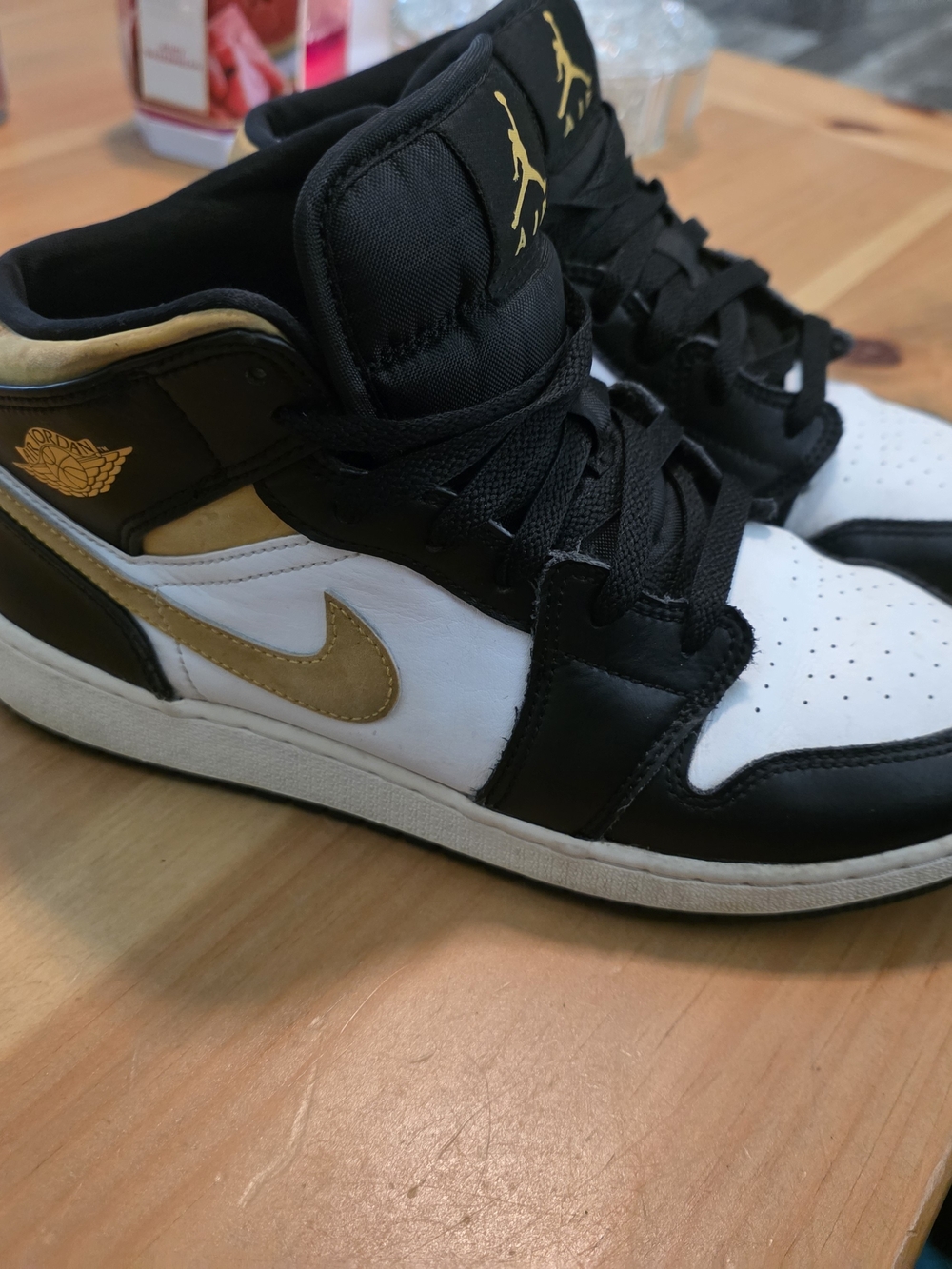 Jordan Air Jordan 1 Mid Sneaker Black/White/Gold Size 7